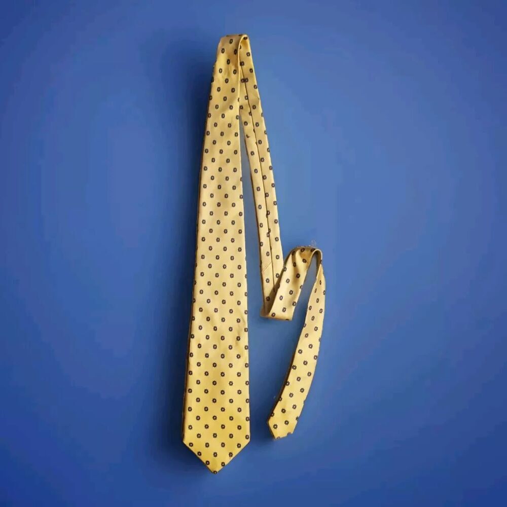 Brooks Basics Men's Necktie Yellow 100% Silk Made In USA 58 Inches Designer